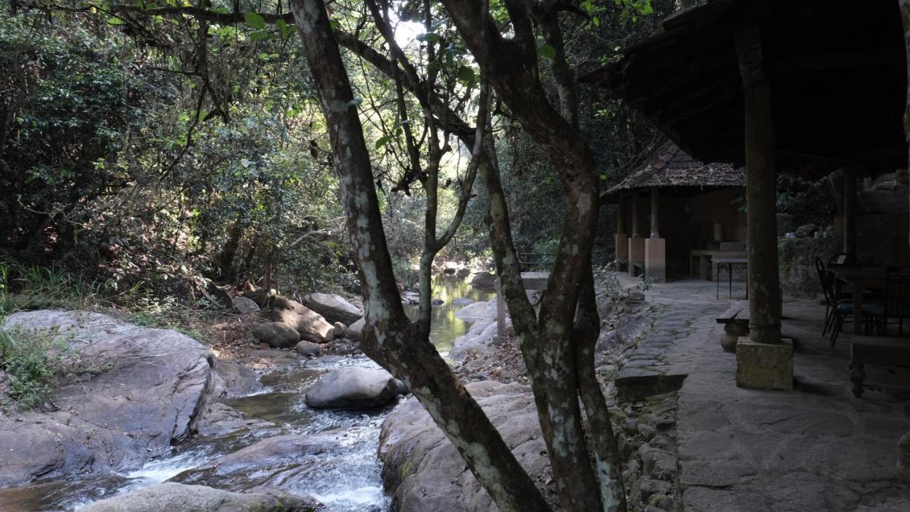 The Kandy Samadhicentre Hotel Narampanawa Bagian luar foto